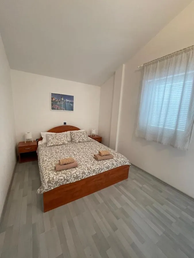 Apartmani Leskovar Mandre 0*,  Kroatien