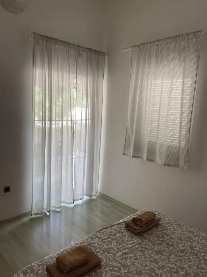 Apartmani Leskovar Mandre 0*,  Croatia